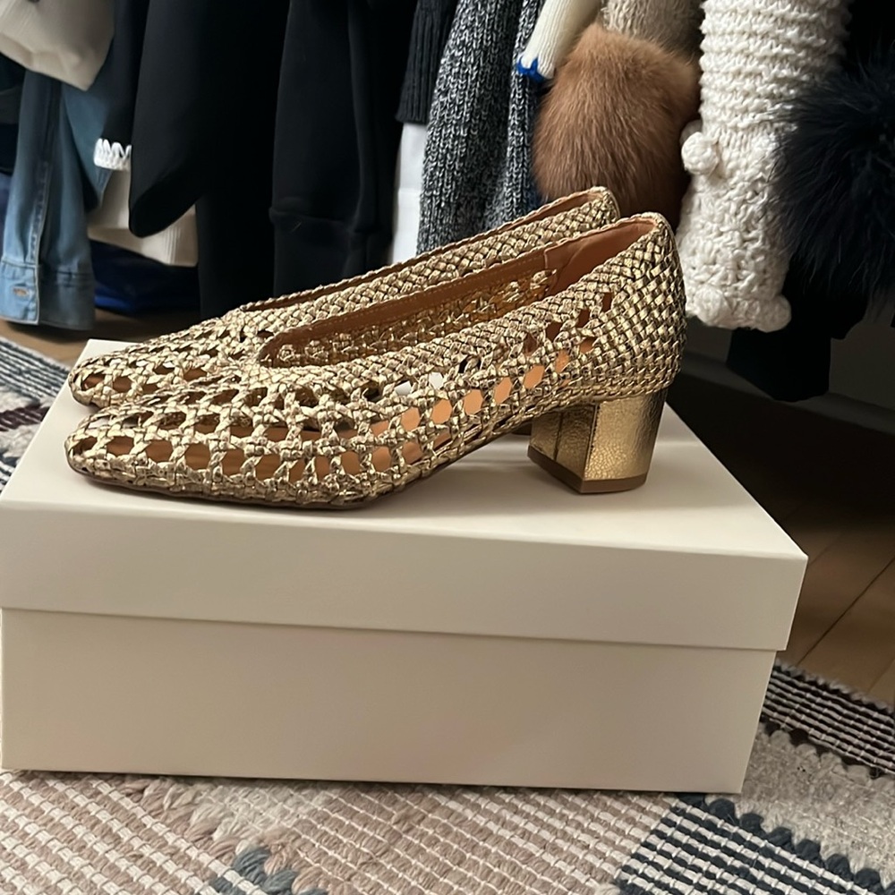 Les Souliers Sezane Macrame Gold heel. Never worn, size 38. Box included.